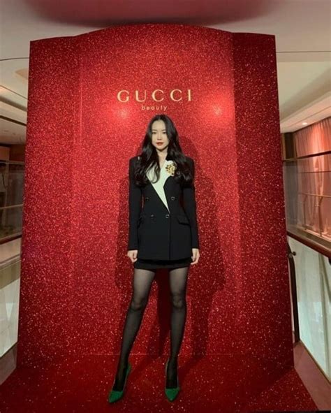 apink naeun gucci bag|A Pink's Na Eun looks chic in black at Gucci Beauty's .